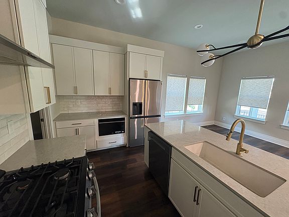 4th image of 1201 Valerie Ln