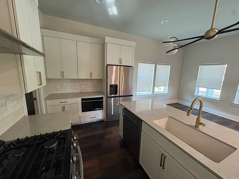 1201 Valerie Ln — Photo 4