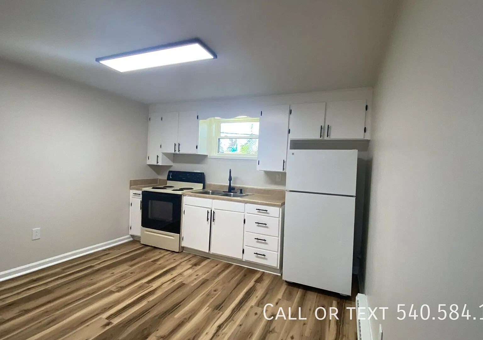 Newly Upgraded Duplex in a Prime Roanoke Location Near Vinton! — Photo 1