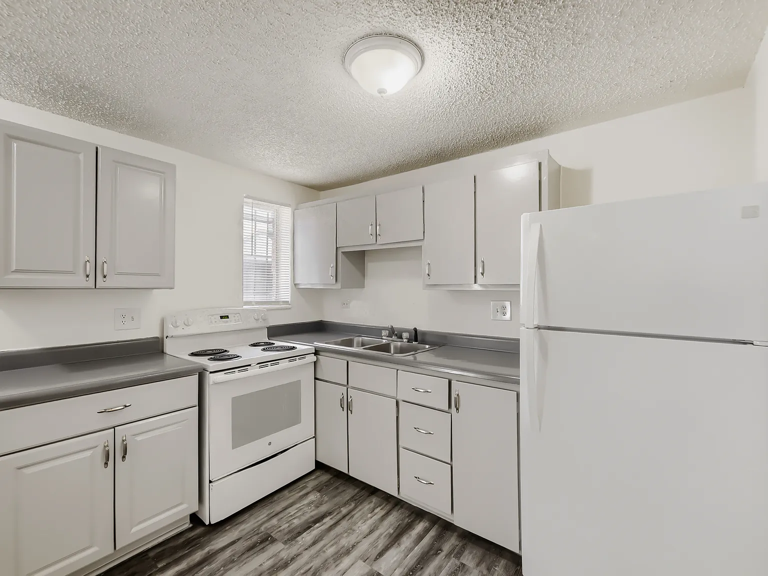 2 bed, 1.5 bath, 770 sqft, $1,495 — Photo 4