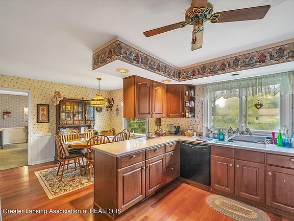 5th image of 3327 Cambrey Dr