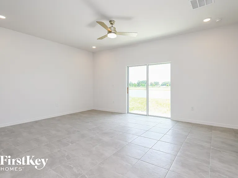 1618 Isleta Loop — Photo 3