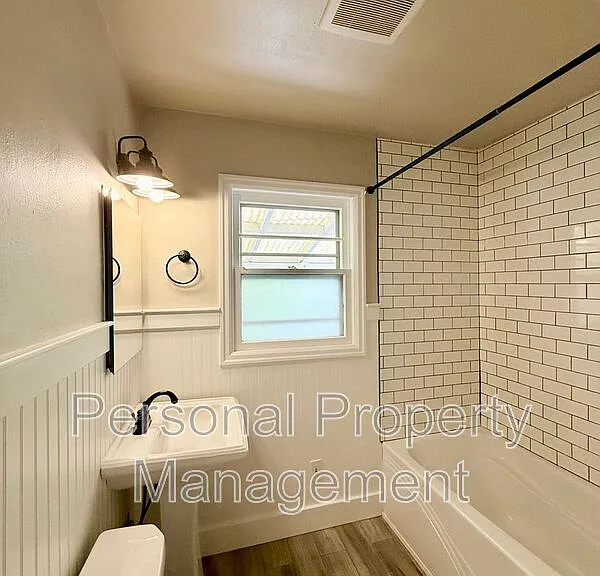 506 W 39th St — Photo 10