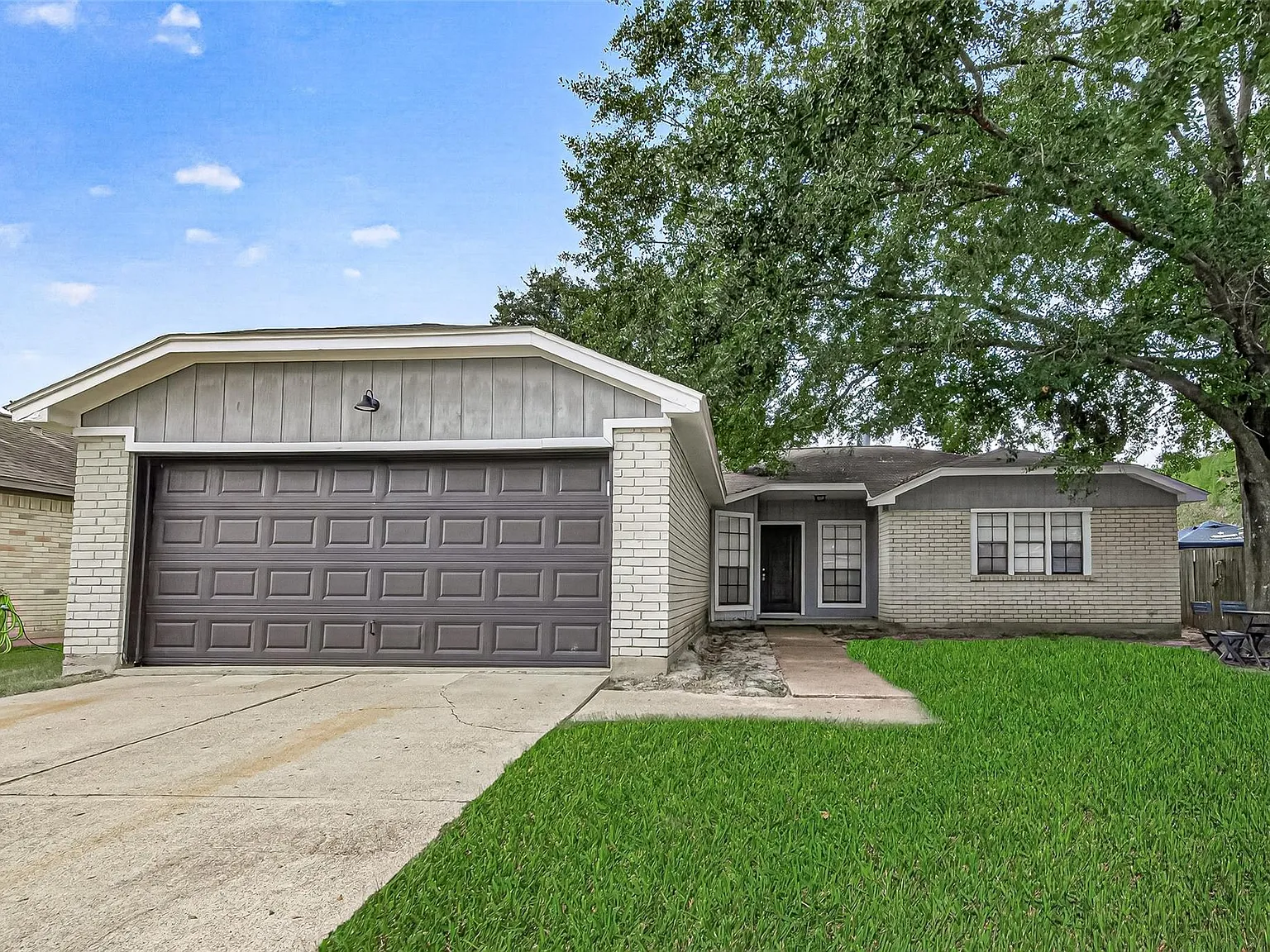 3 bed, 2.0 bath, 1499 sqft, $1,900 — Photo 2