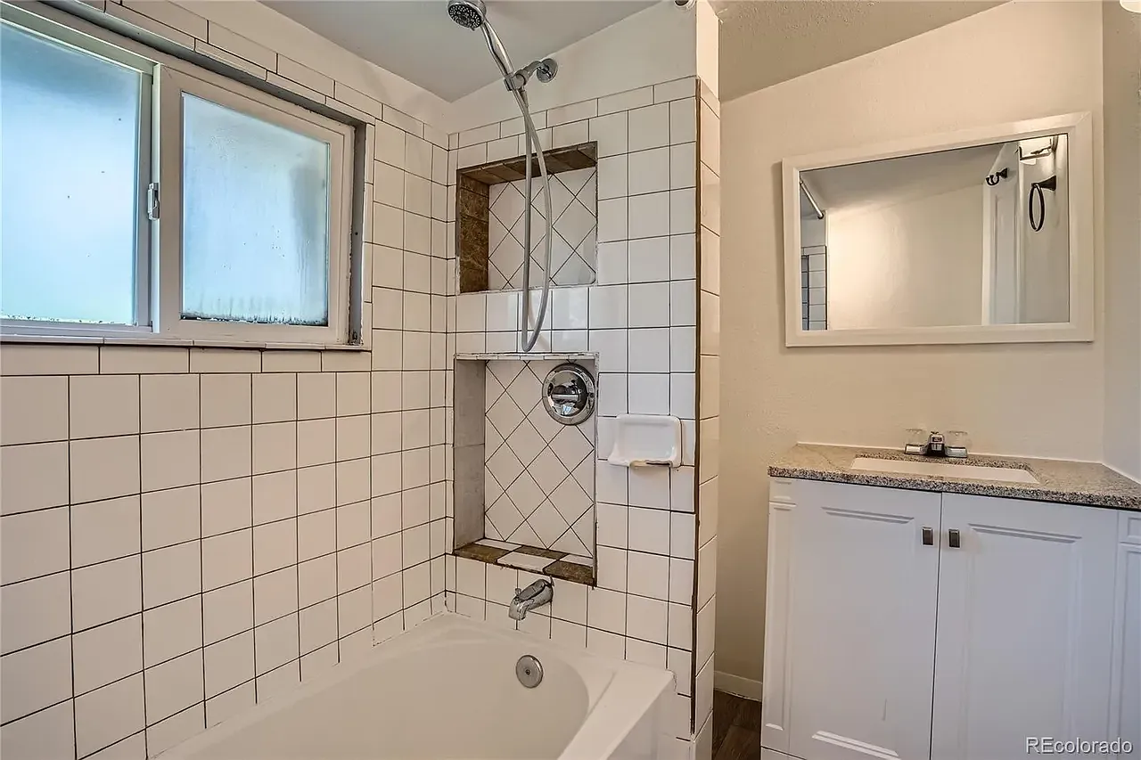 3 bed, 931 sqft, $1,950 — Photo 4