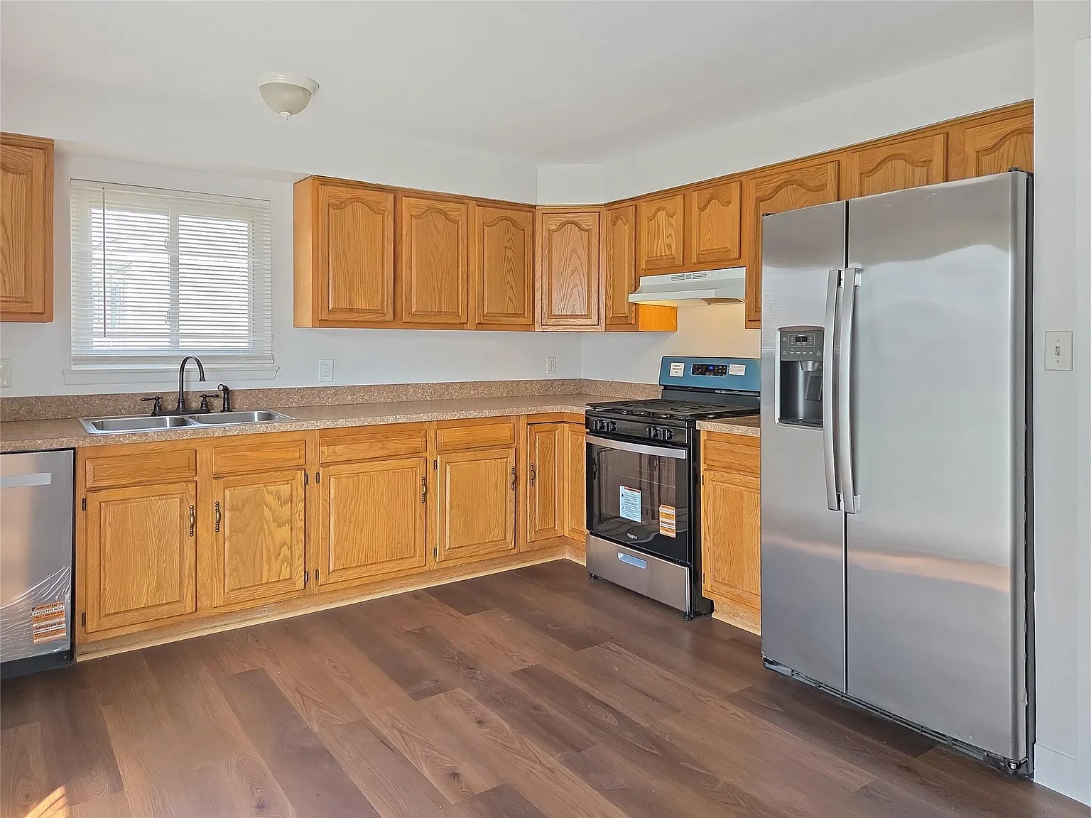 4 bed, 1.5 bath, 1148 sqft, $1,700 — Photo 3