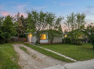 4720 W Fordham Cres SE, Calgary, AB T2A 2A6