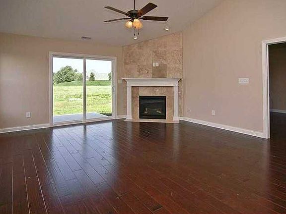 4th image of 11509 Ivy Ln Unit 100