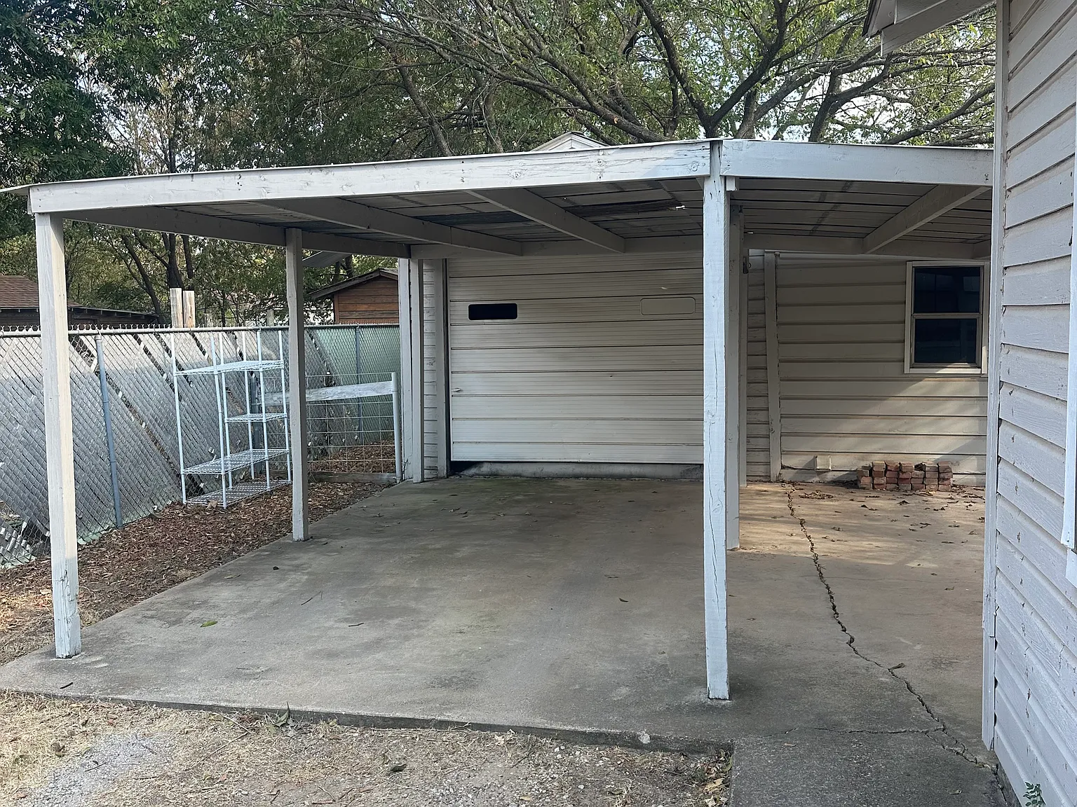 2 bed, 872 sqft, $1,350 — Photo 2