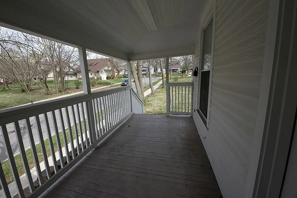 3 bed, 1.0 bath — Photo 4