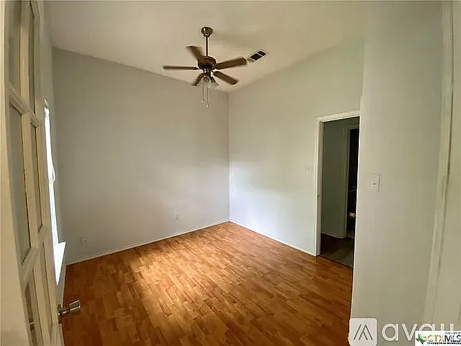 3 bed, 2.0 bath, 1876 sqft, $2,000 — Photo 3