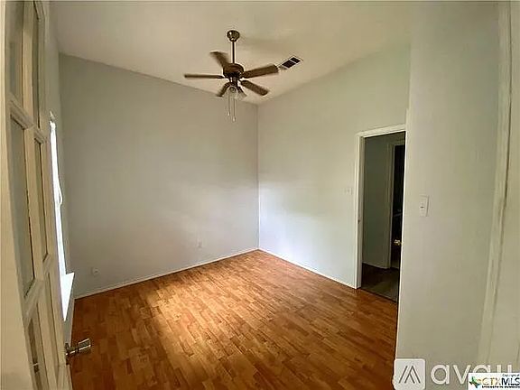 3rd image of 409 Arapaho Dr