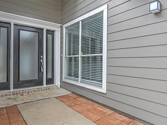 3rd image of 5002 Shady Gardens Dr