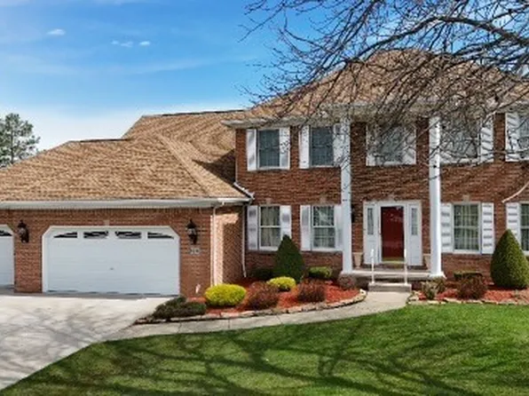 6340 Cloverleaf Cir, East Amherst, NY 14051