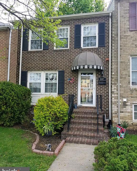 1st image of 847 Woodlawn Dr
