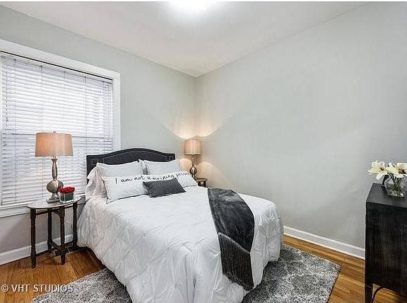 4th image of 877 W Cornelia Ave #1