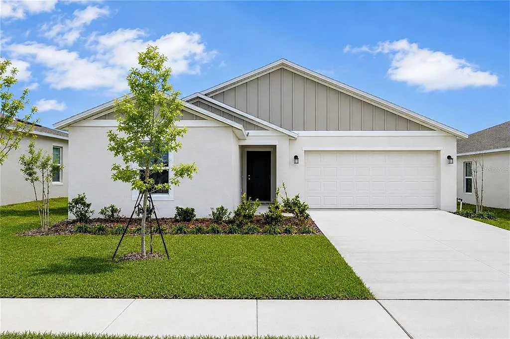 4 bed, 2.0 bath, 1824 sqft, $2,100 — Photo 1