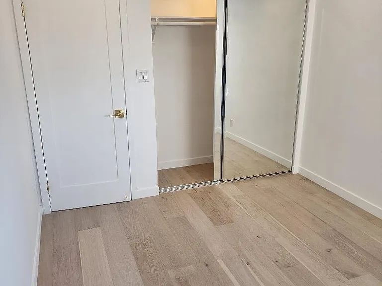 BEDROOM WITH MIRRORED CLOSET