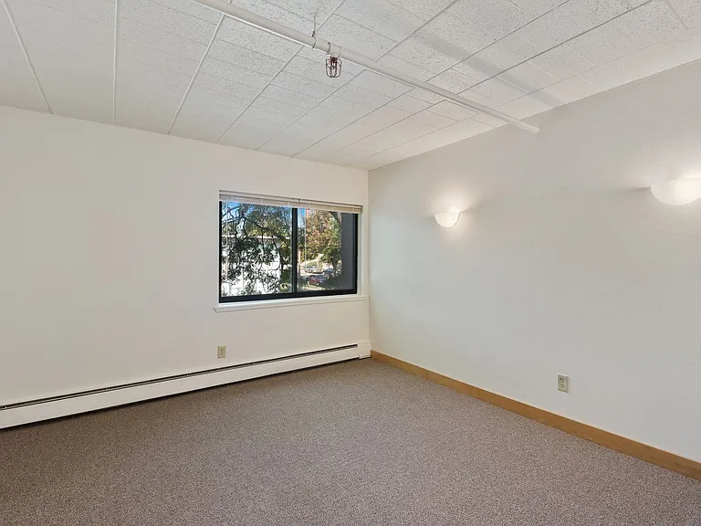 2125 W Kilbourn Ave — Photo 5