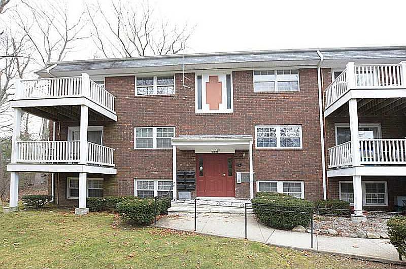 1st image of 12 Stonehenge Dr Unit 322