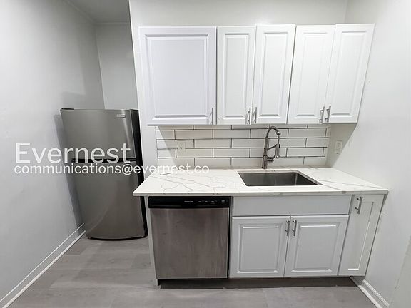 5th image of 2440 Callow Ave APT 3