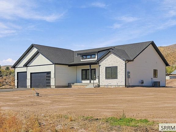 2nd image of 2464 Old Canyon Dr