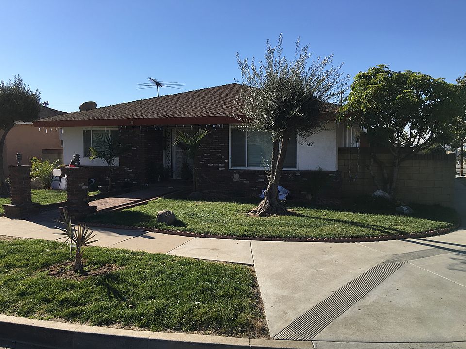 1st image of 2417 W Lincoln Ave