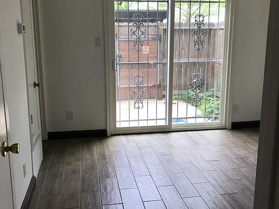 3rd image of 8933 Gaylord Dr APT 177
