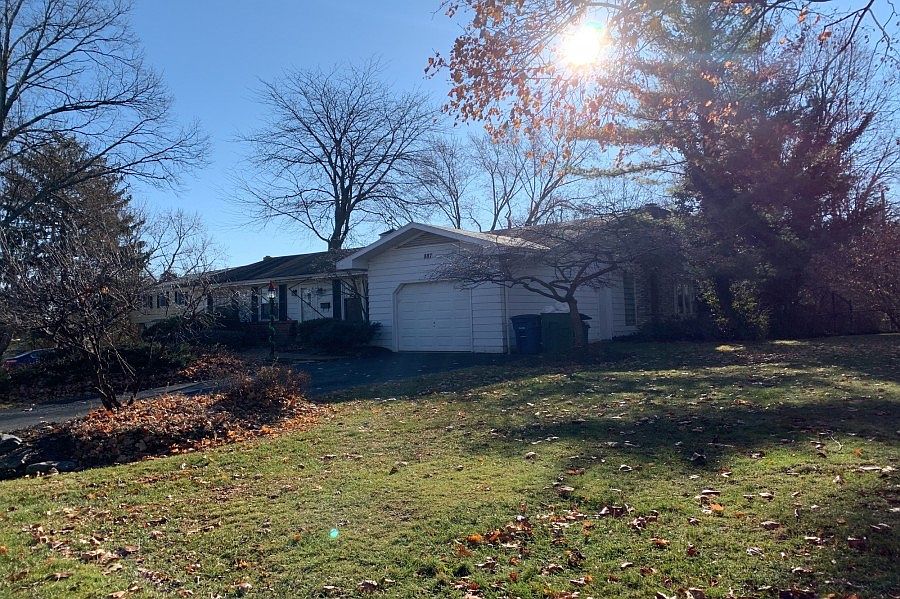 2nd image of 887 Kenridge Ct