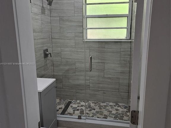 5th image of 7710 Carlyle Ave #4