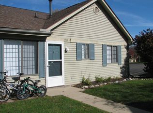 1244 Oxford Manor Ct APT 4, South Lyon, MI 48178