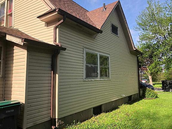 4th image of 117 3rd Ave NE