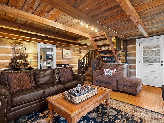 5th image of 1040 Oak Ridge Ln