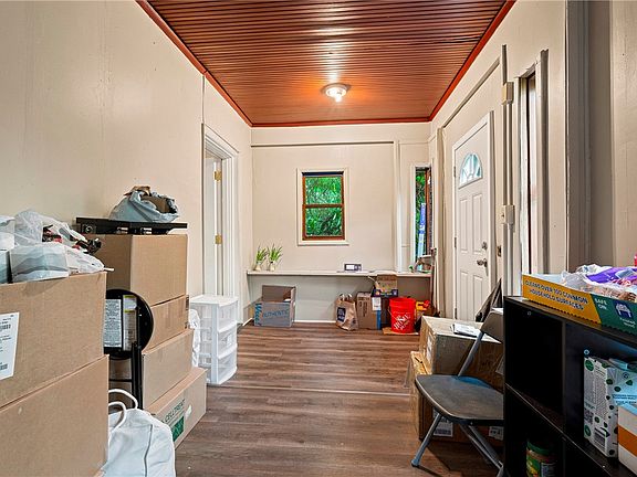 3rd image of 129 Burrows St