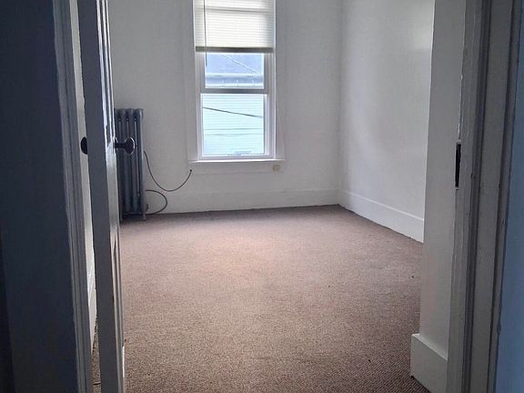 5th image of 1035 Memorial Ave