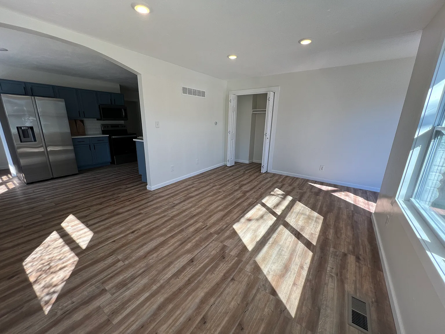 4 bed, 1900 sqft, $3,000 — Photo 3