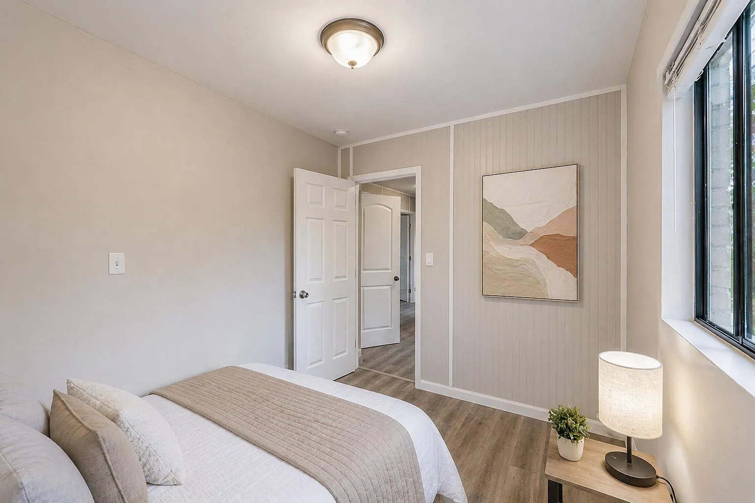 4 bed, 2.0 bath, 2050 sqft, $663 — Photo 2