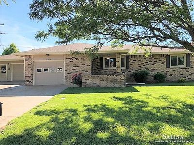 2840 S Ray Ave, Salina, KS, 67401