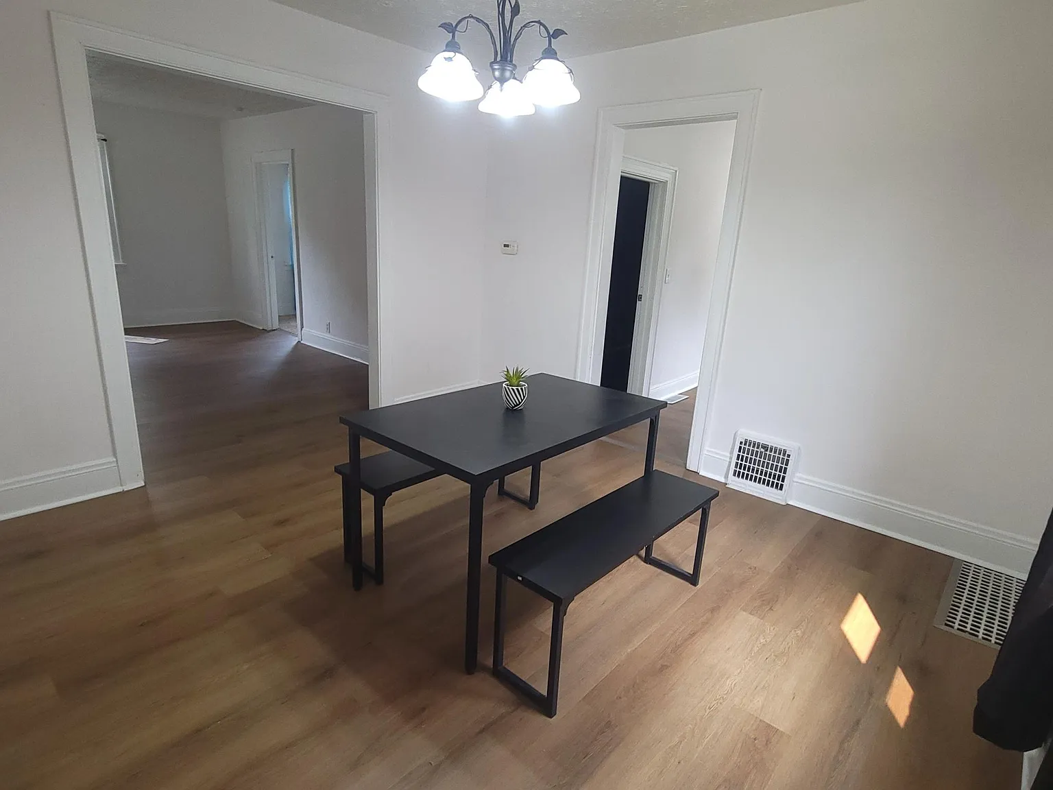 3 bed, 1.5 bath, 1026 sqft, $1,162 — Photo 4