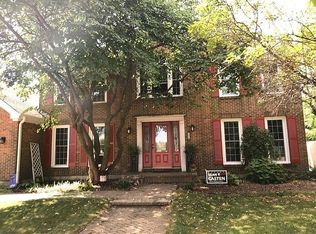 306 Longfellow Dr, Wheaton, IL 60189