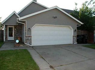 2303 N Lincoln Ave, Moore, OK 73160