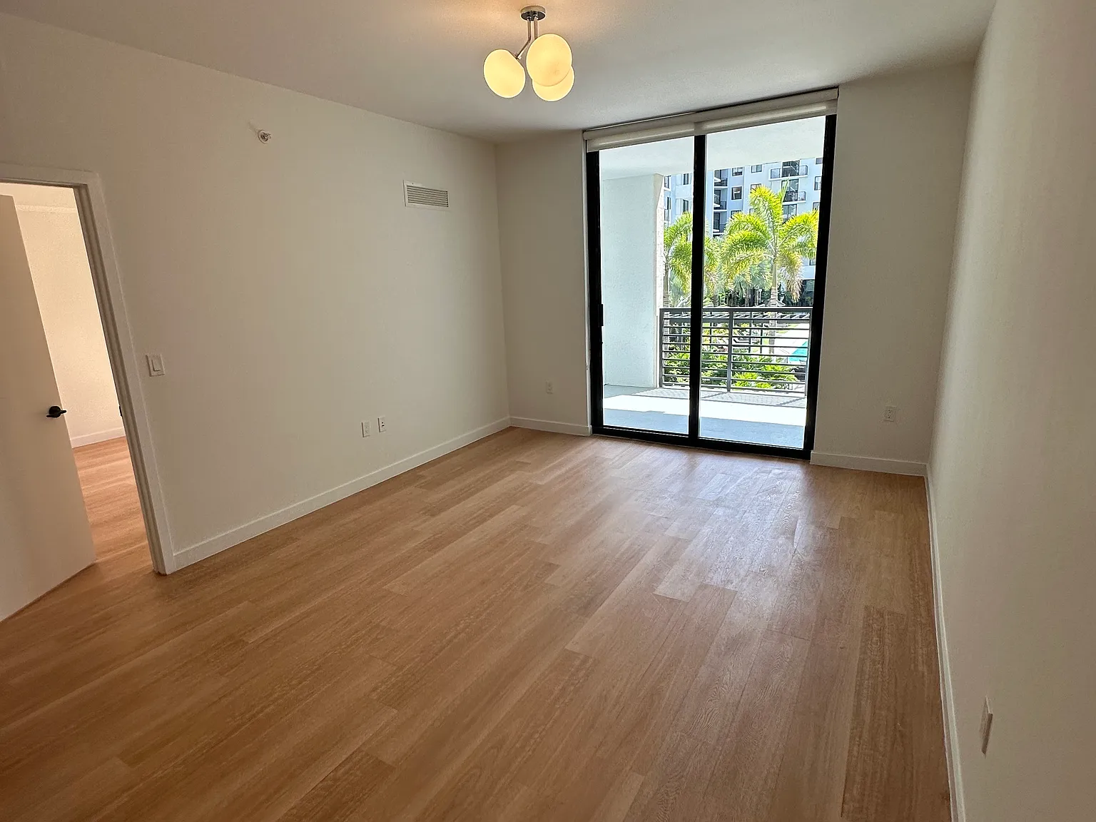 1 bed, 670 sqft, $2,039 — Photo 3