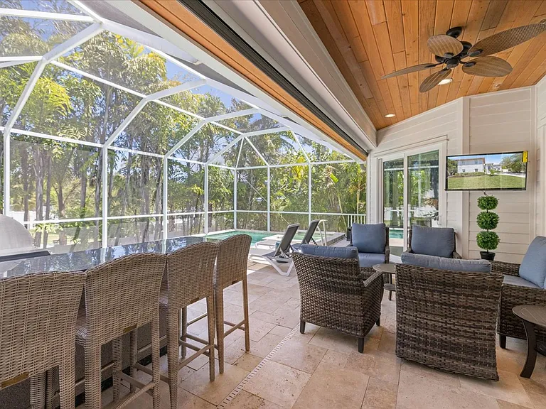 3919 Roberts Point Rd — Photo 5