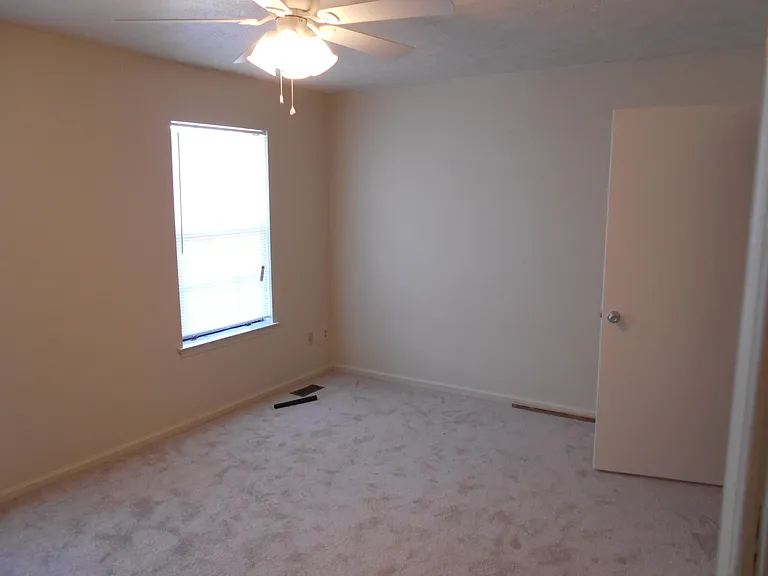 304 Circuit Ln — Photo 4