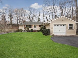 32 Noahs Path, Rocky Point, NY 11778