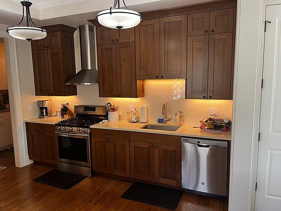 5th image of 1407 W Cossitt Ave APT 2W