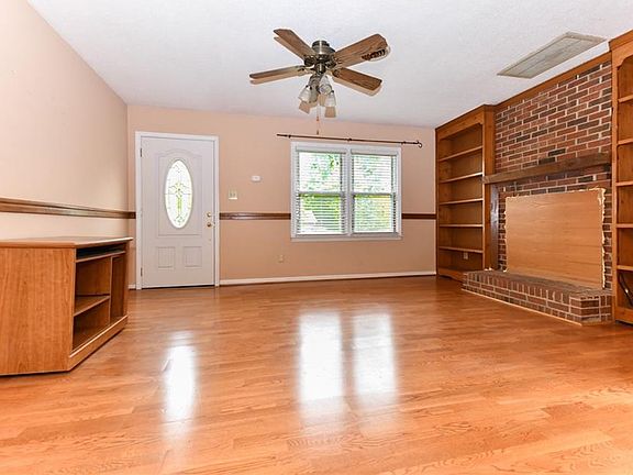 3rd image of 1744 Prince Edward Dr