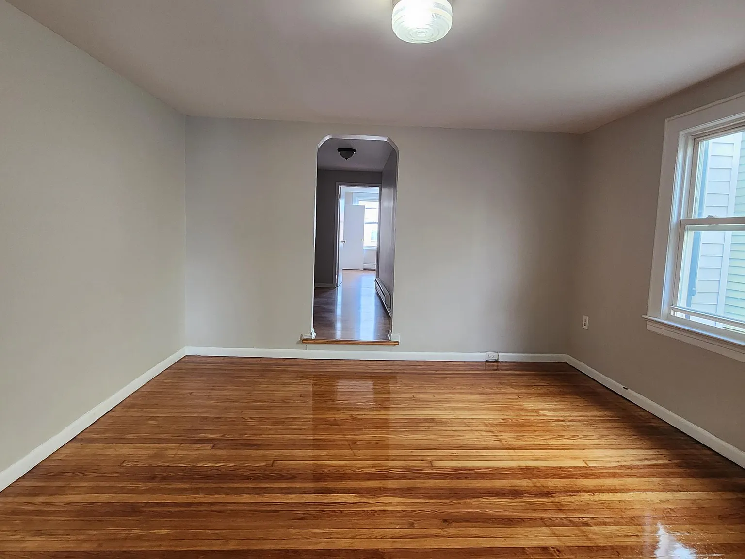 3 bed, 2472 sqft, $2,250 — Photo 4