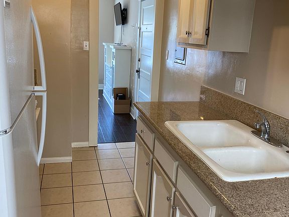 4th image of 1420 1/2 Marcelina Ave APT 3