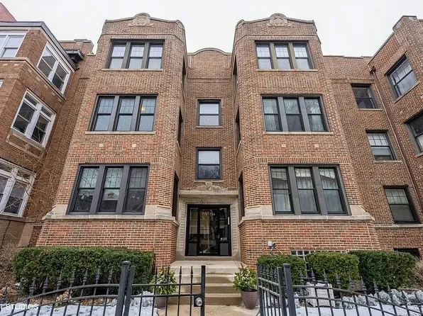 718 W Bittersweet Pl #2, Chicago, IL 60613